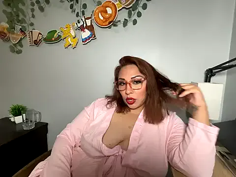RaquelL0ve — Freechat on StripChat