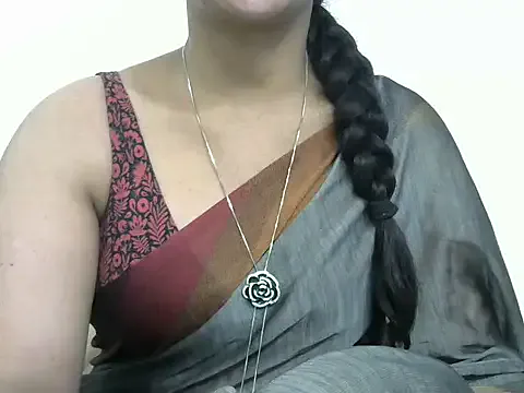 reshmika_reddy — show the feet