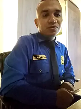 Roberto27051 — Paja leche desnudo