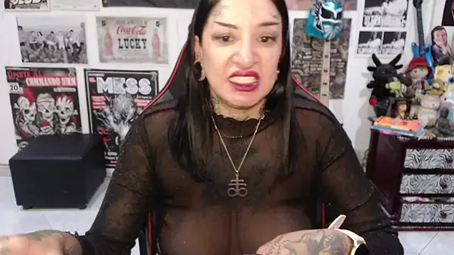 Rollyderolandia666 — Naked + spank ass