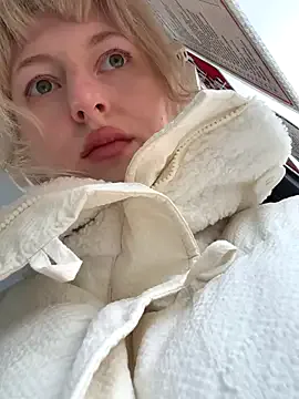 RonnieKiss — completely naked