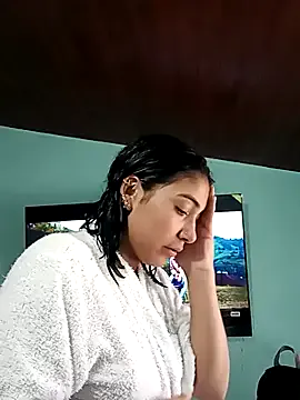 Roxanne_Lambert — I show my tits on public
