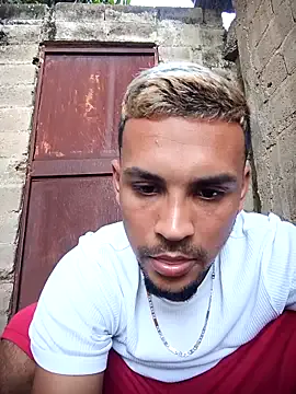 ryan_hotdirty — Correrme y escupirme la polla y dar cum