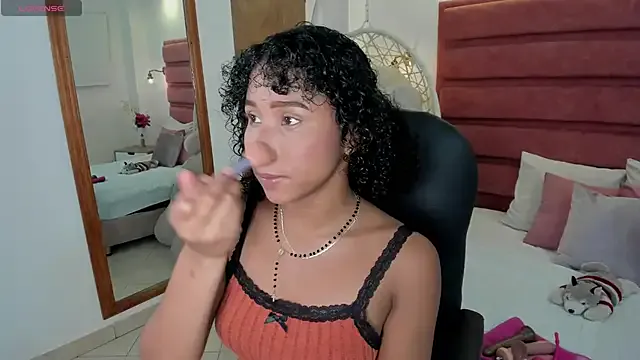 salome_willians — Squeeze my boobs close to cam