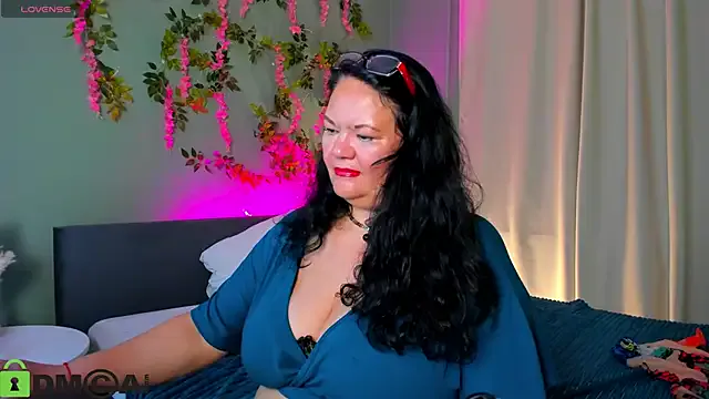 sandra_jackson — spank mommy's ass in doggy pose