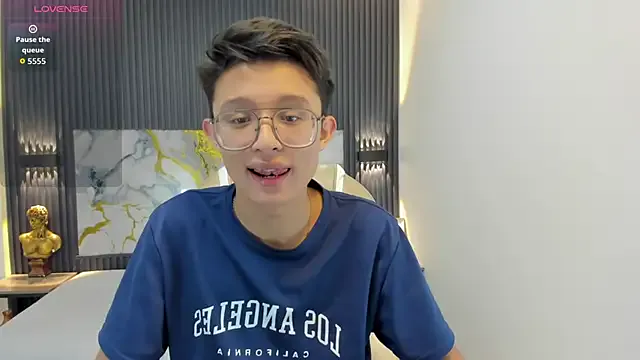 SantiagoRusso18 — show masturbation + cum