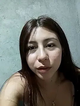 Sara_Brownx — Three fingers in my pussy 
