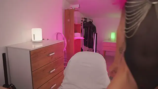 Sarah_Pink — SPANK