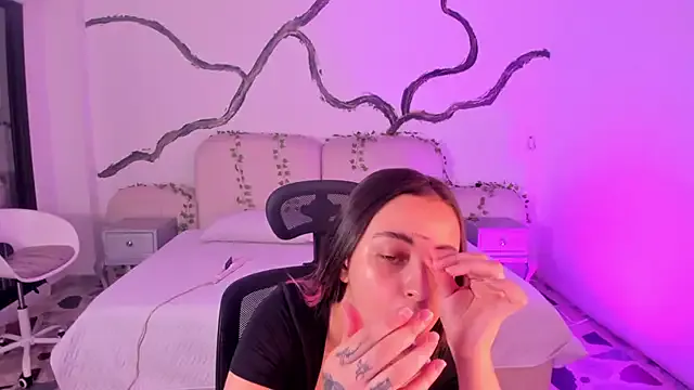 SarahCastro1_ — play my pussy with dildo + cameltoe 