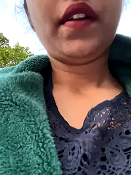 ScarletAss — show pussy in public 