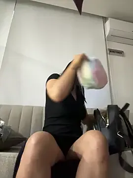Scarlett_12 — Show tits
