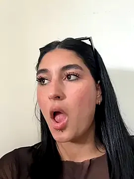 Scarlett_12 — Show tits