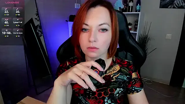 Serena_Woods — sensual tease with my hips