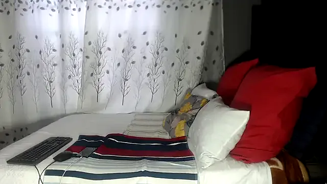 SEXYHUGEASS21 — Spank your juicy ass,make it jiggle