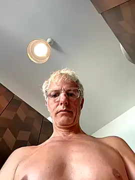 SexyLeon8 — Dildo im Arsch - in ass