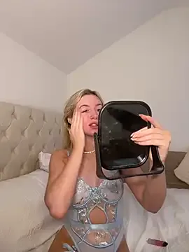 SexySaraxxoo — Sexy Naked Striptease 