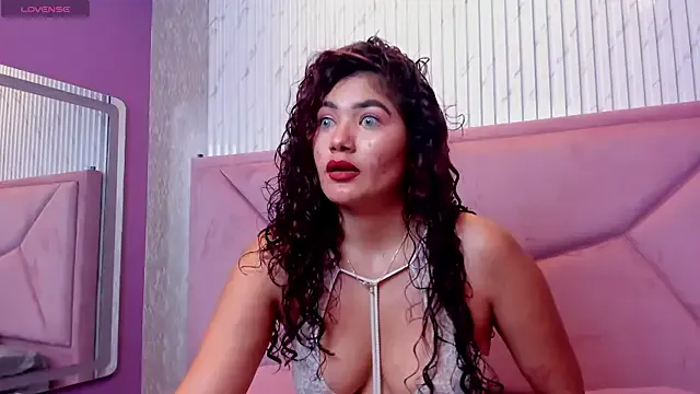 Shannelwalker — I'll massage my tits with oil