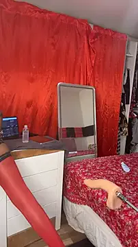 Shantel-Olivia — Show pinky tight pussy from behind
