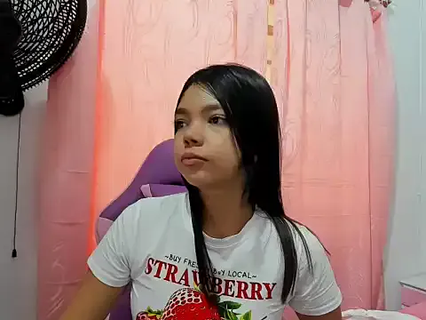 shy_luna18 — Freechat on StripChat