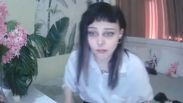 SineKiraReal — lick my plump lips close to cam