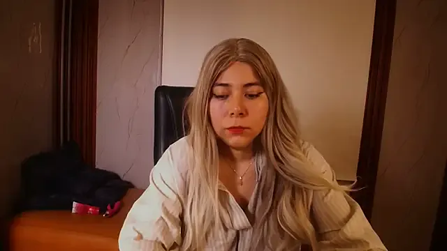 SkarlettLaw — un dedo dentro de mi pussy 
