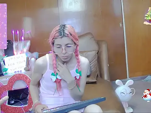 Skinygirl — nude play