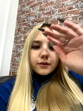 Sky_Cutie — sensual moves and poses
