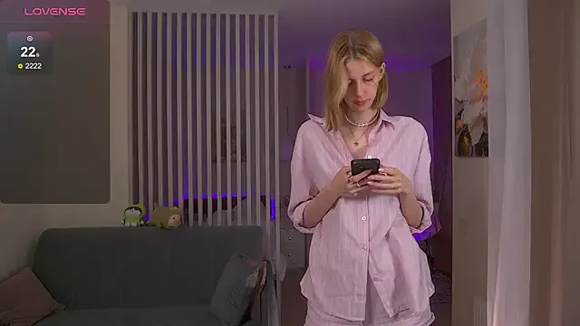 sofiapurex — Lady spanks juicy buns and oils them 