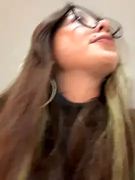 Sofii_gold — Lift up my dress + slap my pussy