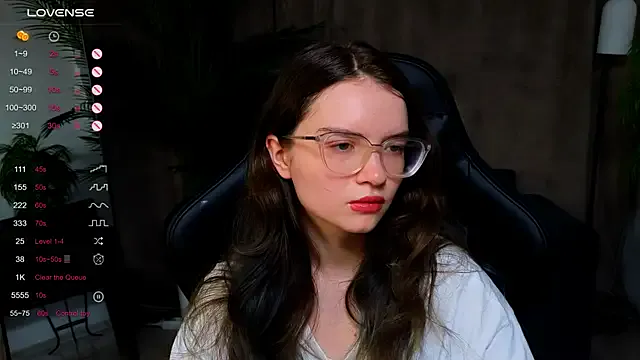 Sonya_Glen — Tease with naked ass close up