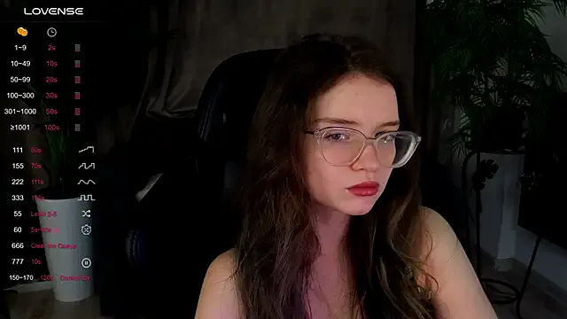 Sonya_Glen — Tease with naked ass close up