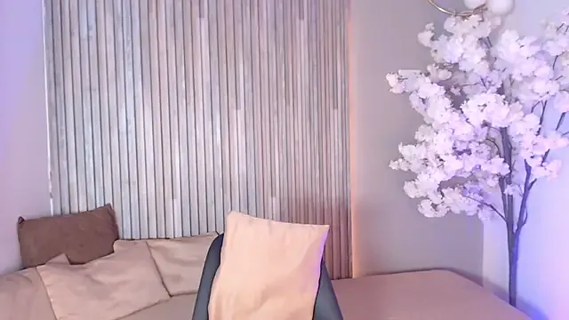Sophia_curvy1 — SUCK DELICIOUS BIG DILDO