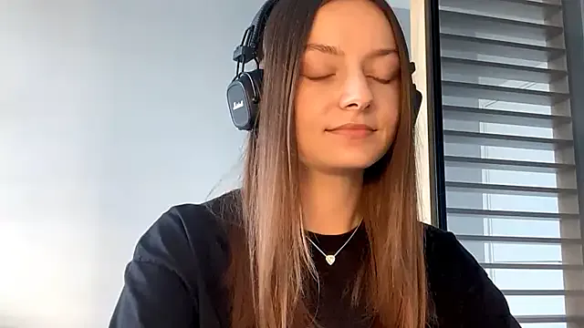 SoulHiperAgne_ — eye contact