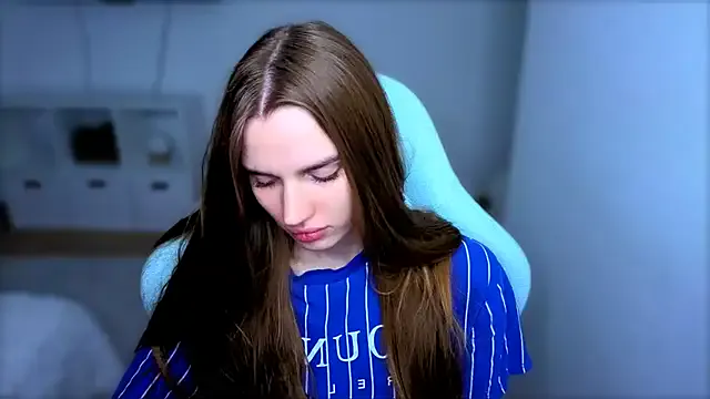 StellaLawless — Show  boobs