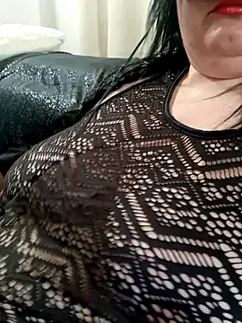 stellasexy — Mi piscio sui piedi