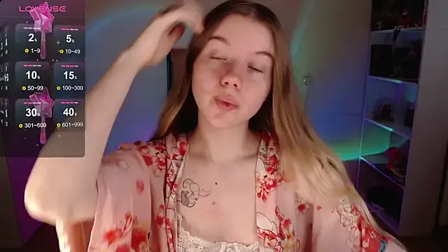 Strawberry_juli — naked show