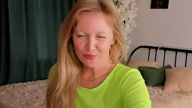 sugamomy — Make my pussy wet