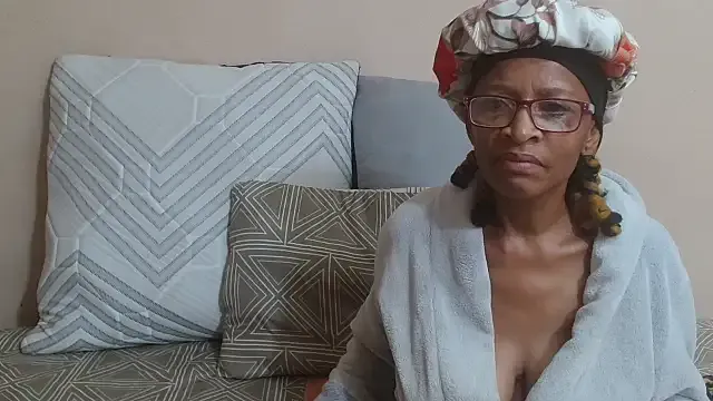 SugarPoppy24xxx — Twerk and show boobs/23/9 gift