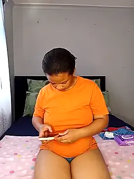 Sultrytits6 — Stay naked for 5 min and oil boobs