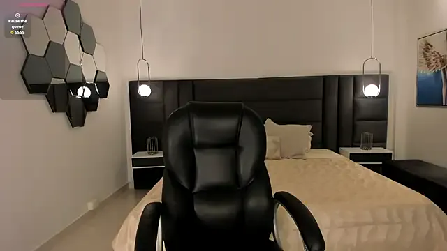 SussanElliot — Rub clit + spit my tits