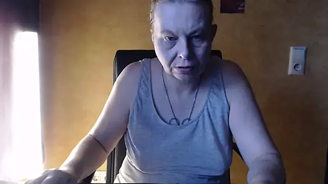 SweetPhoenix76 — Guten Morgen/Boobs frei/Titten frei