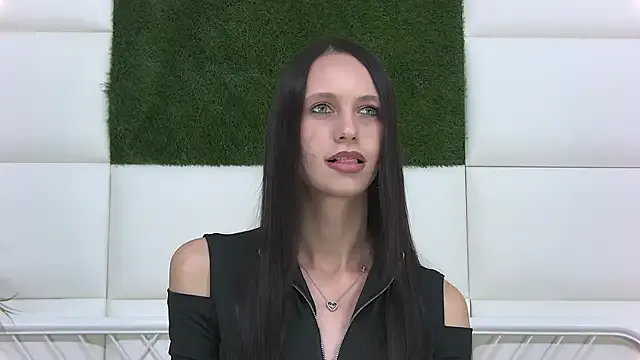 TaraHarris — show my figure close up