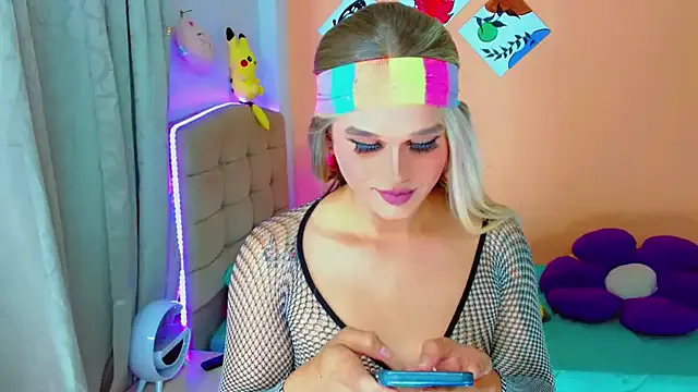 TaylorMon — new   latina
