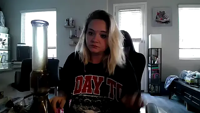 tayweird — get completely naked