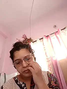 thanusi_2 — Private on StripChat
