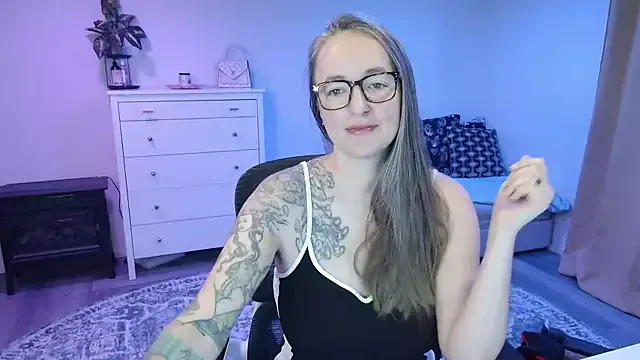 TheFoxyFarrah — Freechat on StripChat