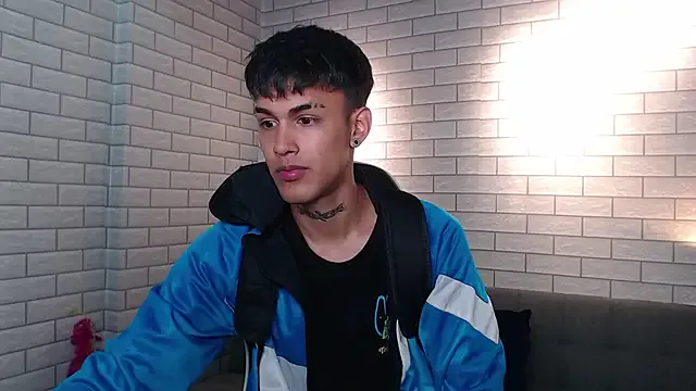 Thiago_twink — Masturbation + spit on cock 5 min