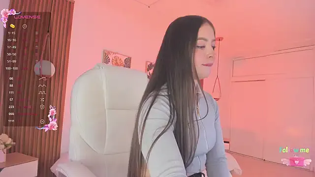 TiffanyWright — Close-up in heels