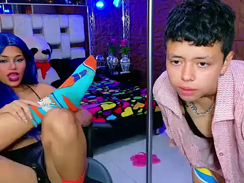 Twindesires — kiss hot