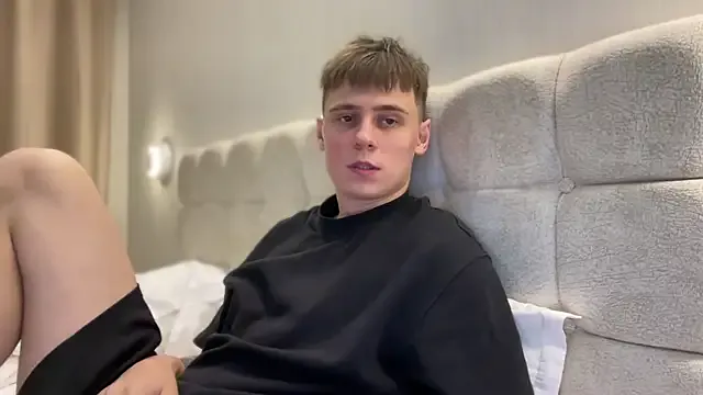 Tyler_Garner — spread ass in doggy